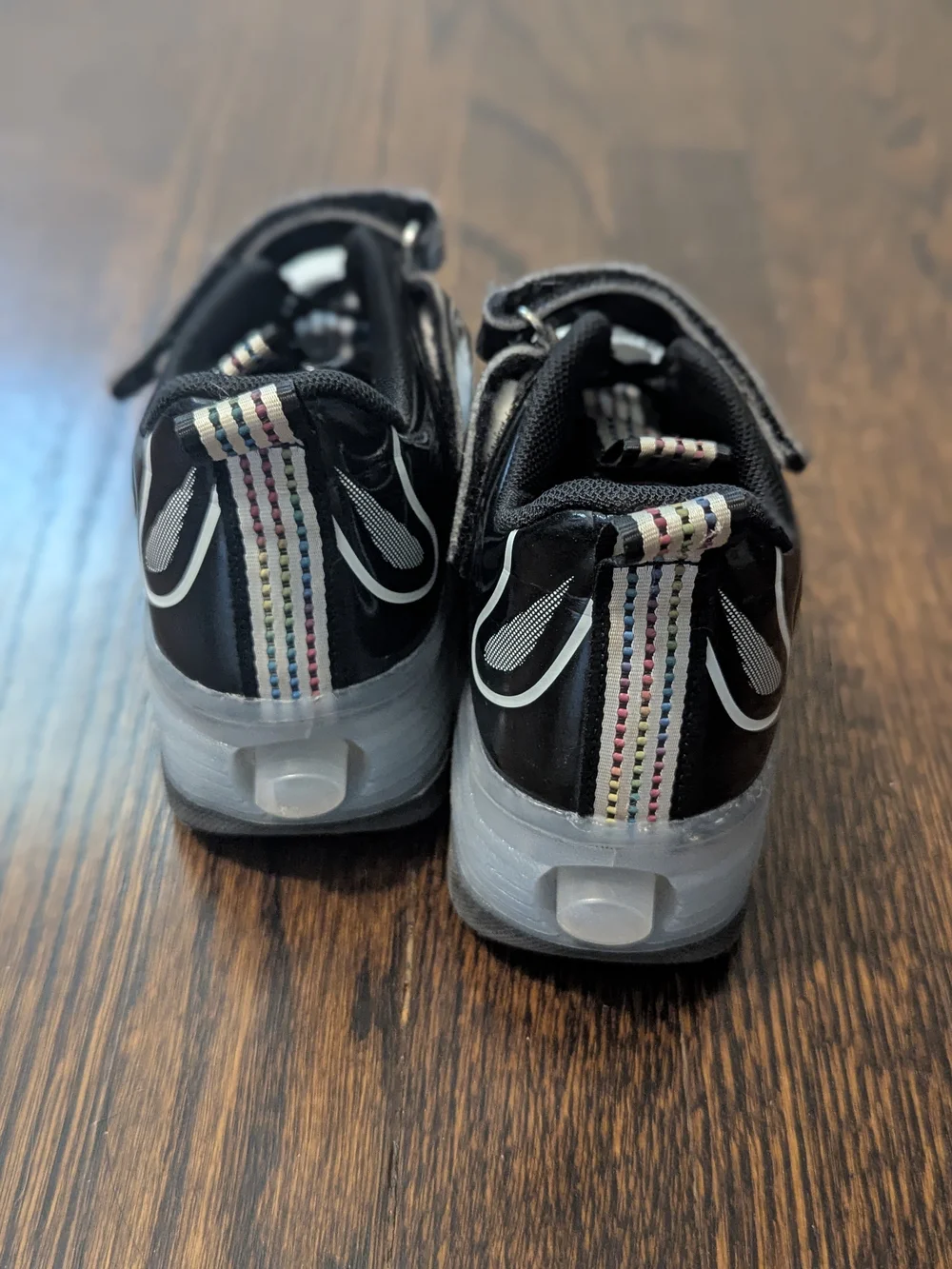 Jiandian LED Light Up Roller Shoes Kids Size 11